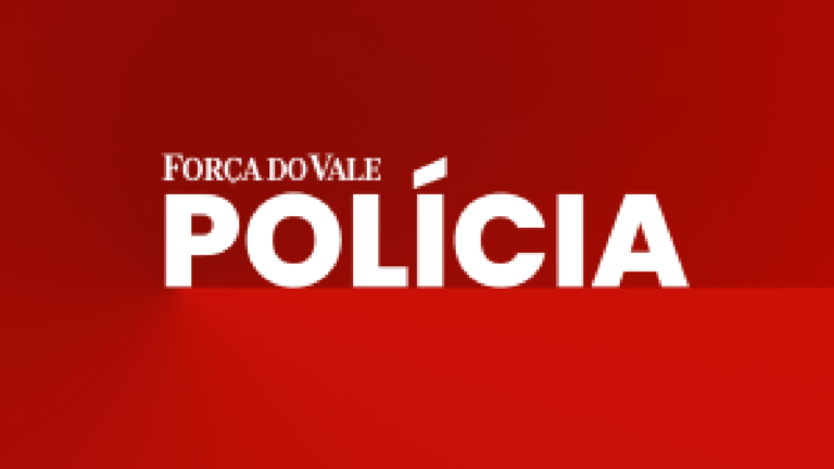 Homem destrói duas placas de trânsito durante a madrugada