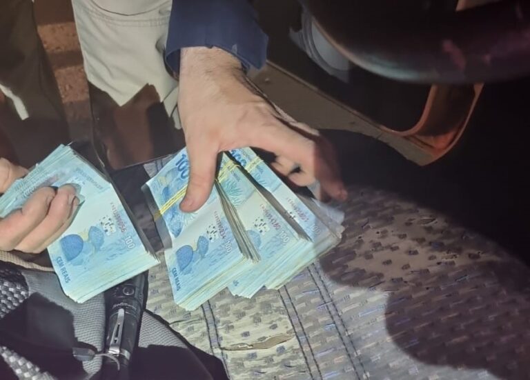PRF apreende mais de 40 mil reais sem procedência em Paverama