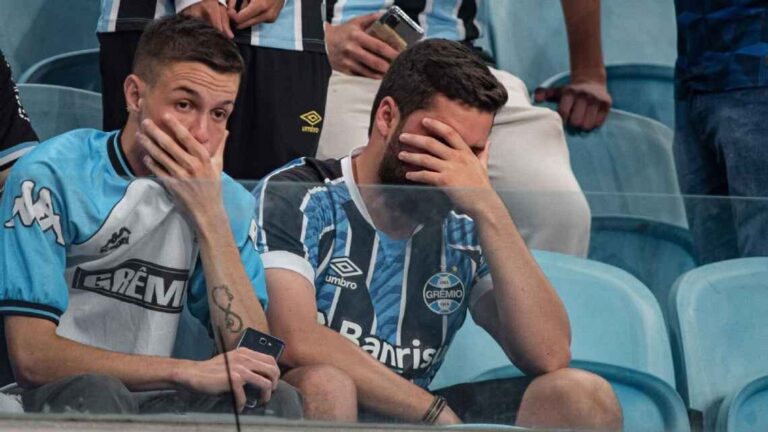 Grêmio vence, mas é rebaixado para a Série B
