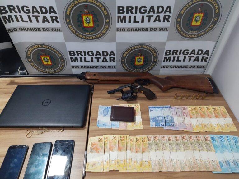 Após furto a residência, criminosos trocam tiros com policiais