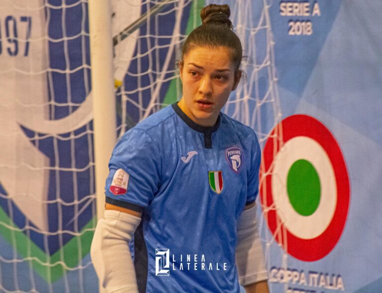 Ana Carolina Sestari está entre as 10 melhores goleiras do futsal mundial