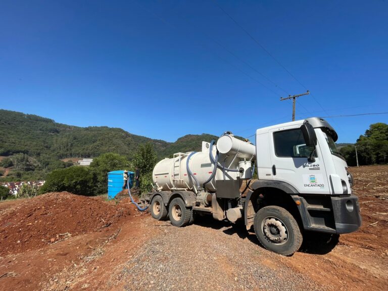 Encantado fornece cerca de 100 mil litros de água diariamente para propriedades rurais afetadas pela estiagem