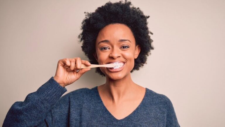 É fake: veja lista de ‘opções caseiras’ ineficazes para clareamento dental