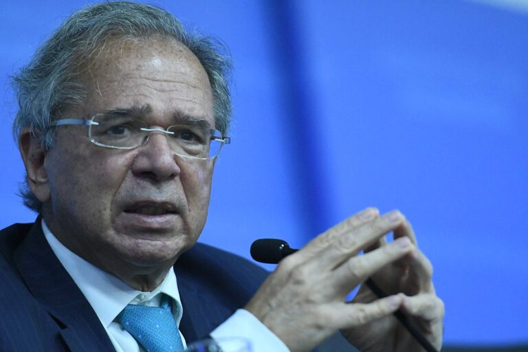 Braços cruzados: o que querem os funcionários públicos federais que entrarão em greve amanhã
