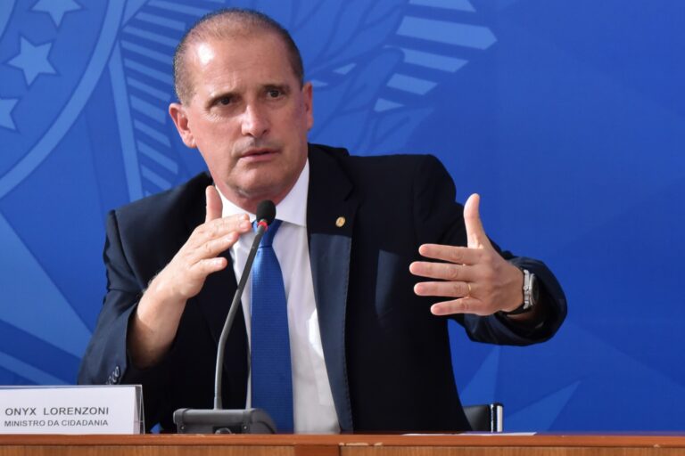 Onyx Lorenzoni confirma saída do ministério para disputar governo do RS