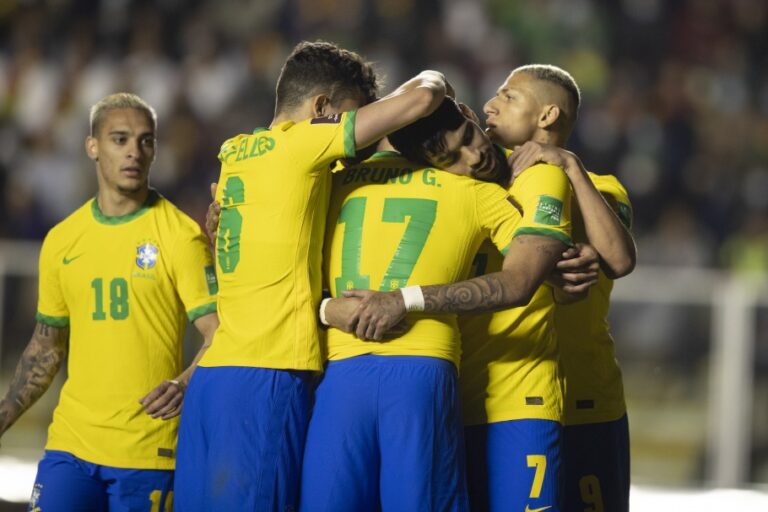 Seleção Brasileira goleia Bolívia na última rodada das Eliminatórias Sul-Americanas e está classificada para o Mundial do Catar