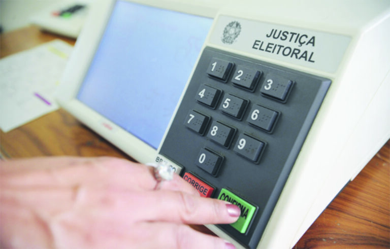 Saiba se é permitido levar criança para locais de votação