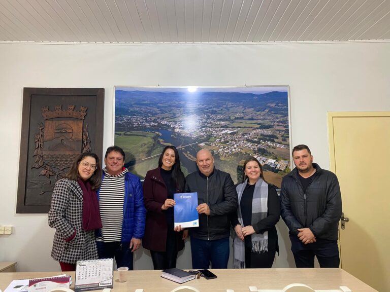 Assessoria de Nereu Crispim visita gabinete rocasalense