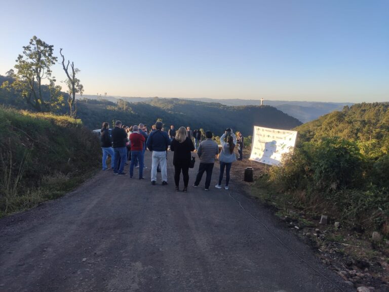 CRISTO PROTETOR: Ordem de início da pavimentação até o monumento é assinada
