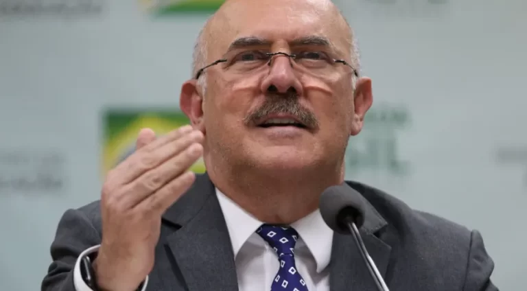 Milton Ribeiro, ex-ministro de Bolsonaro, é preso pela PF por corrupção no MEC