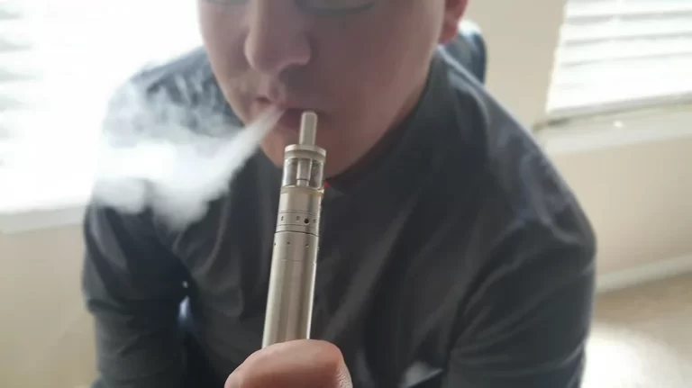 Vapes: Anvisa mantém, por unanimidade, a proibição dos cigarros eletrônicos no Brasil