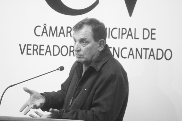 Vereador pede revitalização do Centro e solução para asfalto danificado