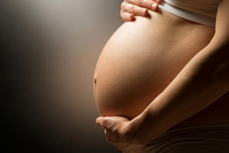 Idade mínima exigida para realizar laqueadura é reduzida por lei para 21 anos