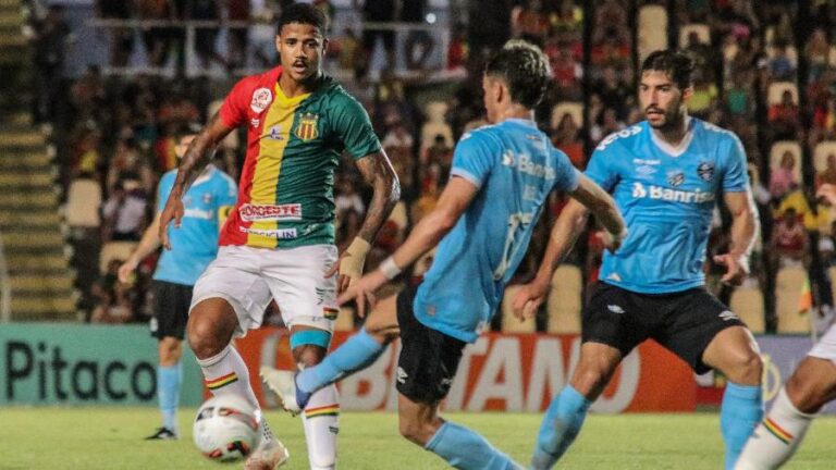 Grêmio joga mal e perde para o Sampaio Corrêa no Maranhão