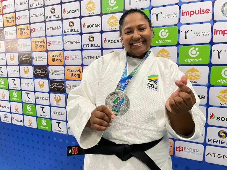 Bia Souza perde para francesa e é prata no Mundial de Judô