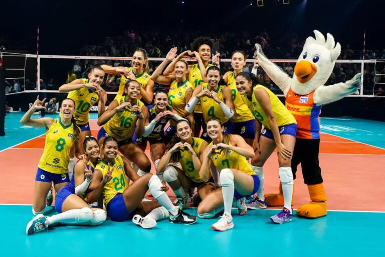 Brasil bate a Itália e vai à final do Mundial de Vôlei Feminino