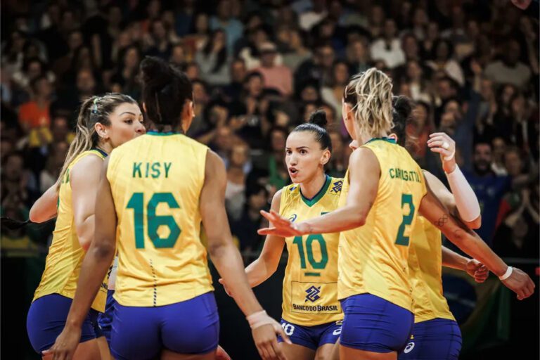 Brasil vira sobre o Japão e está na semifinal do Mundial