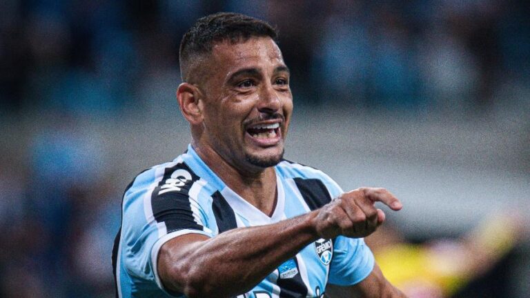 Grêmio vence CSA na Arena e fica próximo do retorno à Primeira Divisão