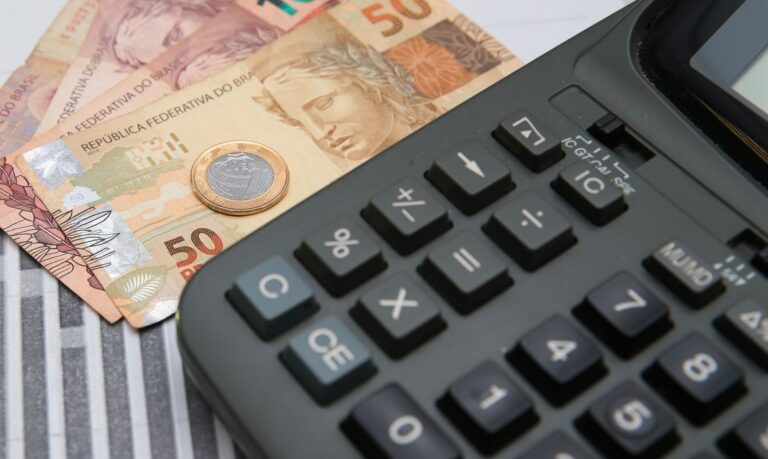 Economia Contas públicas têm superávit de R$ 10,7 bilhões em setembro