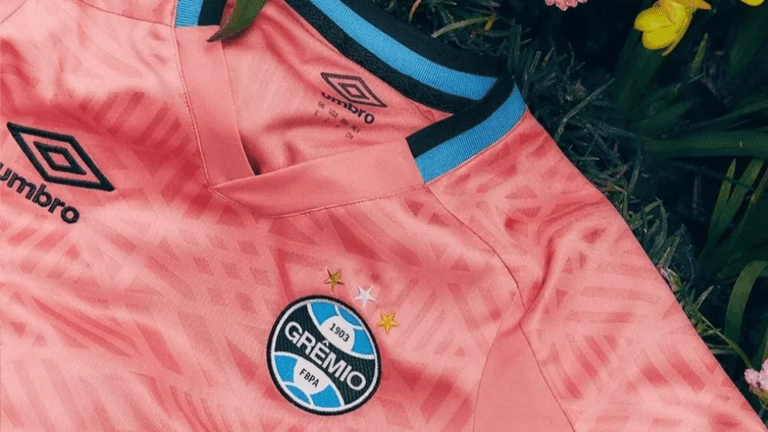 Grêmio lança nova camisa em homenagem ao Outubro Rosa