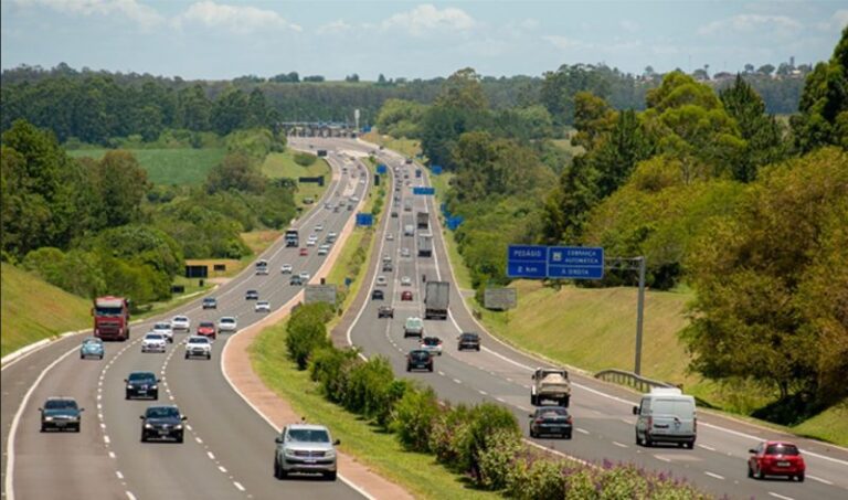 Mais de meio milhão de veículos são esperados na Freeway até o Réveillon
