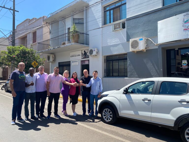 Roca Sales recebe veículo 0km e novos equipamentos para a saúde municipal