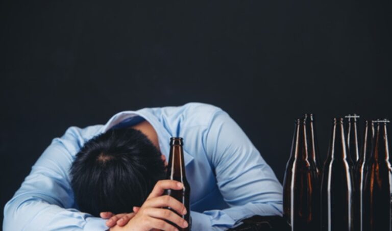 Transtornos ligados ao uso de álcool e outras drogas matam 11 mil por ano