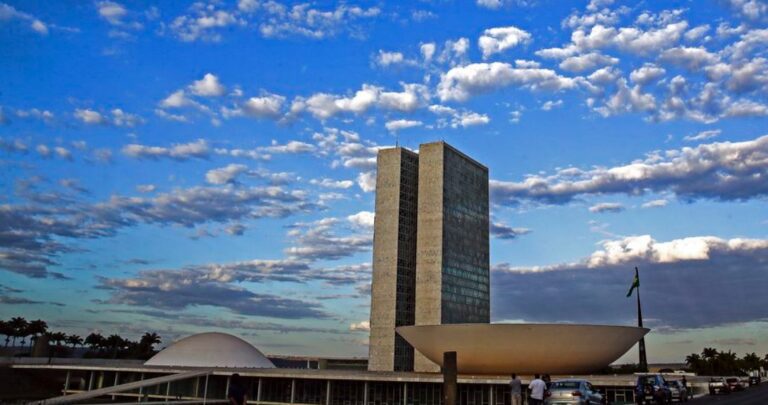Congresso empossa hoje 513 deputados e 27 senadores