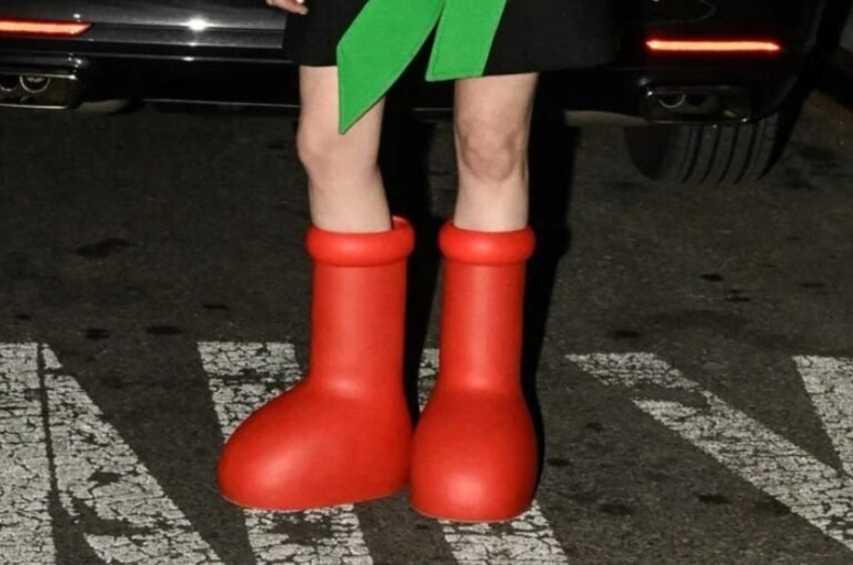 Quem está por trás das botas vermelhas que viraram trend nas redes?
