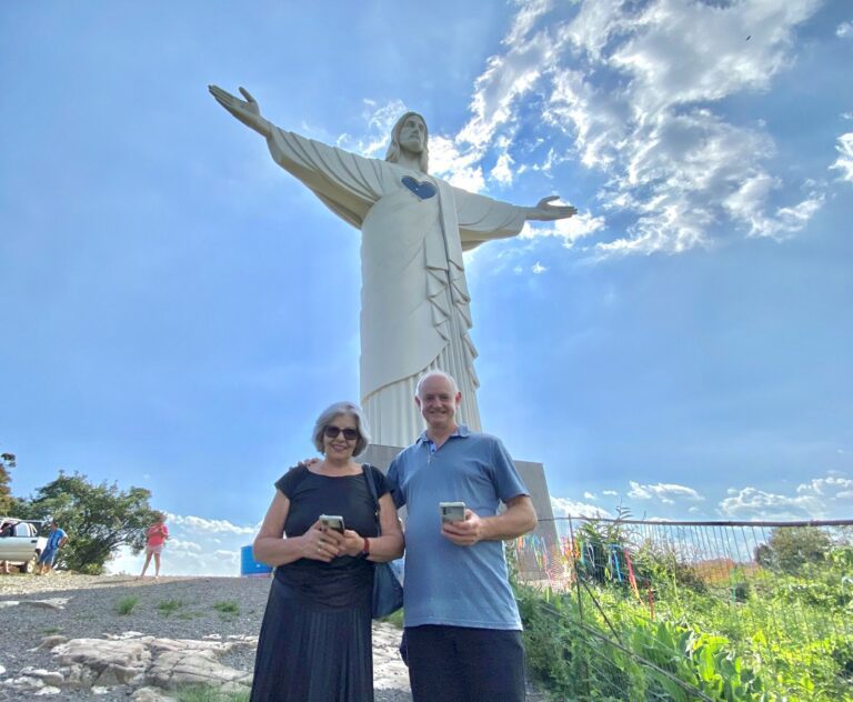 Conheça os donos do ingresso nº 150.000 do Cristo Protetor