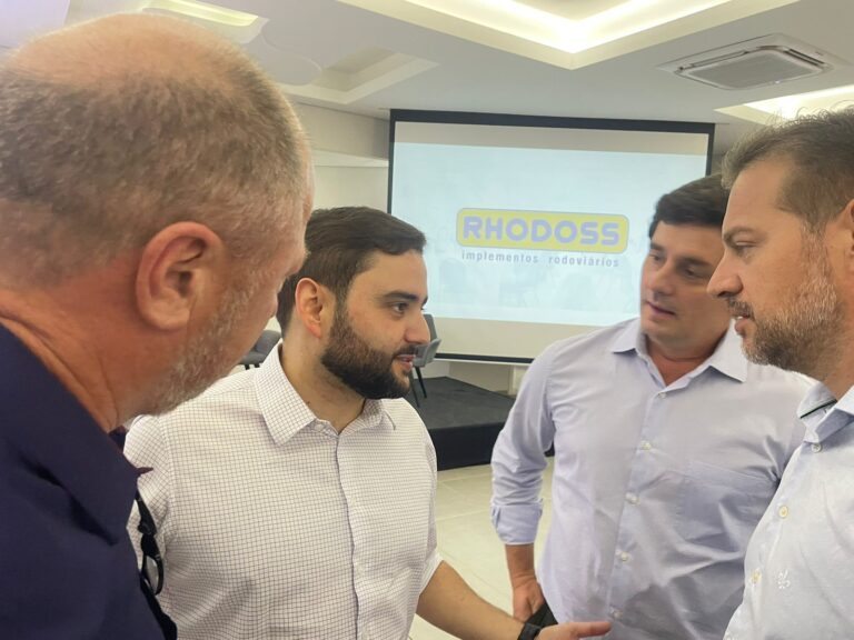 Vice-governador Gabriel Souza discute plano de concessão de rodovias com prefeitos e entidades empresariais da região
