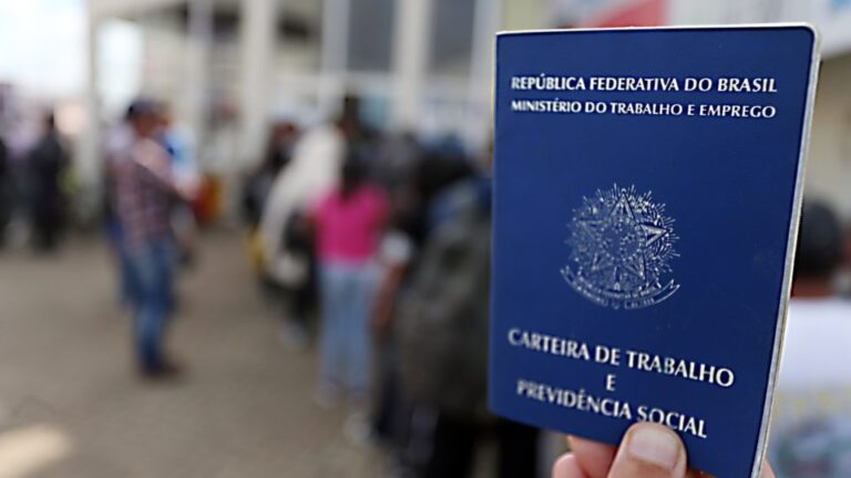 País gerou 241,7 mil empregos em fevereiro, 31,56% a menos do que em 2022