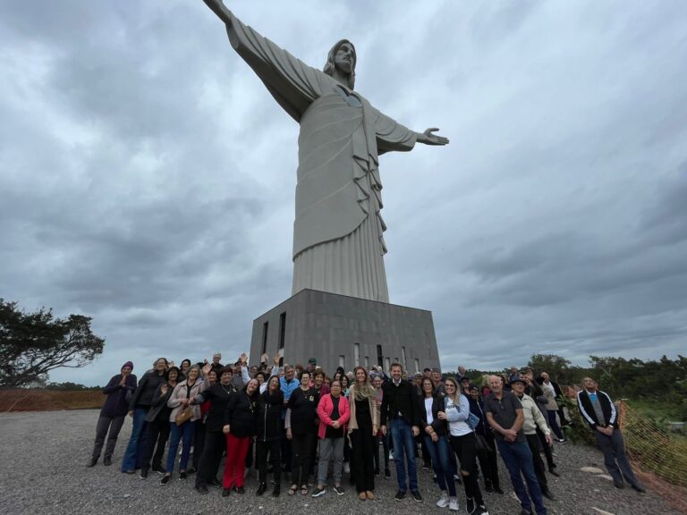 Assedi visita o Cristo Protetor