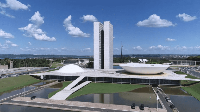 Governo pede que Congresso retire de tramitação projeto de Bolsonaro que pode isentar militares de punição em operações de GLO