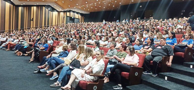 Palestra sobre Autismo em comemoração ao Dia Mundial da Conscientização do Autismo, lota auditório do Sicredi em Encantado