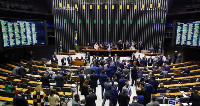 Novo arcabouço fiscal é aprovado com placar superior ao necessário para reforma tributária