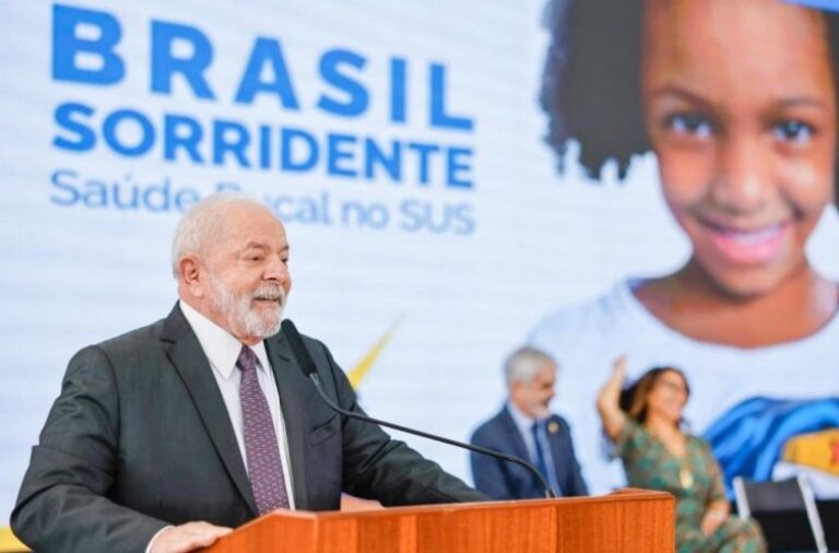 Lula diz que não venderá Petrobras e Correios