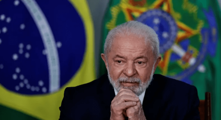 Lula faz churrasco com ministros e líderes do governo no Alvorada para tratar de pautas no Congresso