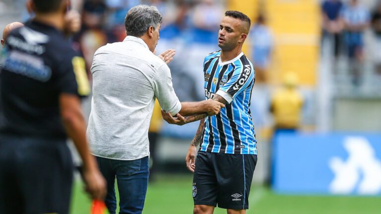 Campeão da Libertadores pede para voltar ao Grêmio, segundo Renato Portaluppi