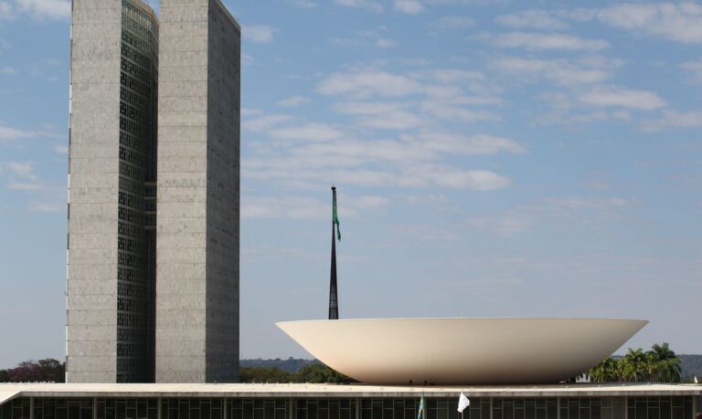 Com inclusão de gatilhos, Câmara dos Deputados vota arcabouço fiscal nesta quarta-feira