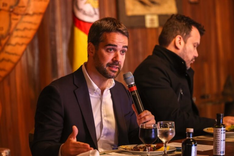 Eduardo Leite debate reforma tributária com bancada gaúcha da Câmara Federal