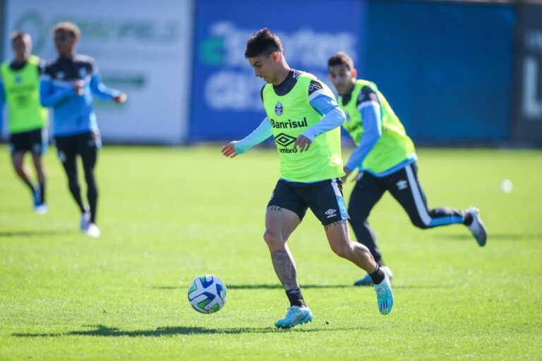 No Grêmio, Ferreira fica próximo de retorno e Geromel faz atividades no gramado