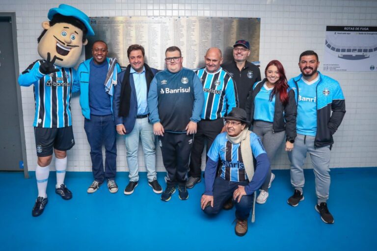 Grêmio faz solenidade na Arena com nomes dos sócios adimplentes durante o período de pandemia