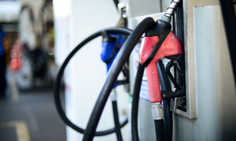Petrobras anuncia redução de R$ 0,13 no preço da gasolina para as distribuidoras