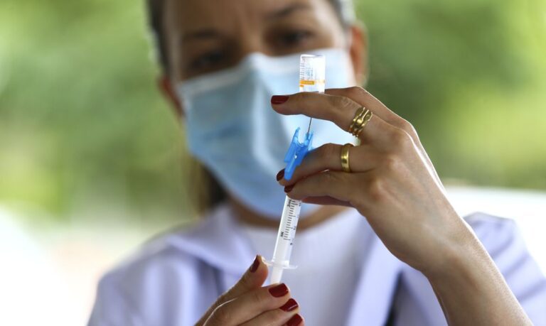 Casos de síndrome respiratória grave estão em queda no Brasil, aponta Fiocruz