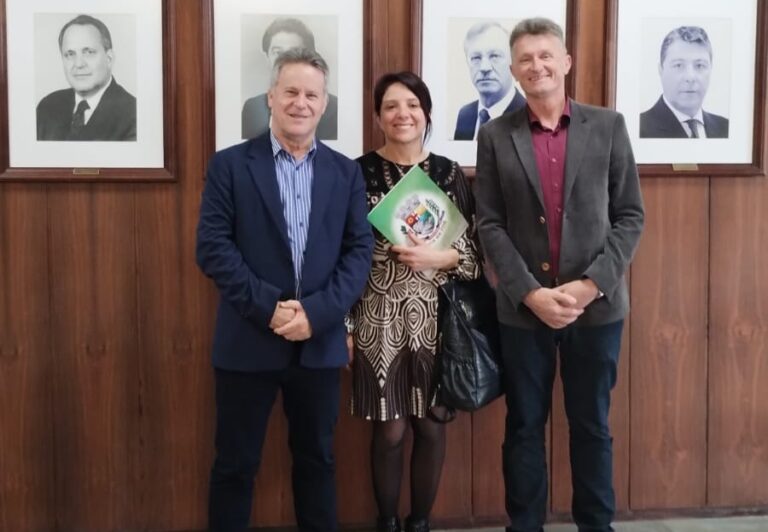 Prefeito Álvaro Giacobbo discute projetos culturais no Banrisul