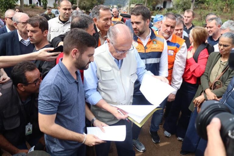 Prefeito de Muçum entrega demandas ao Governo Federal após devastação pela enchente