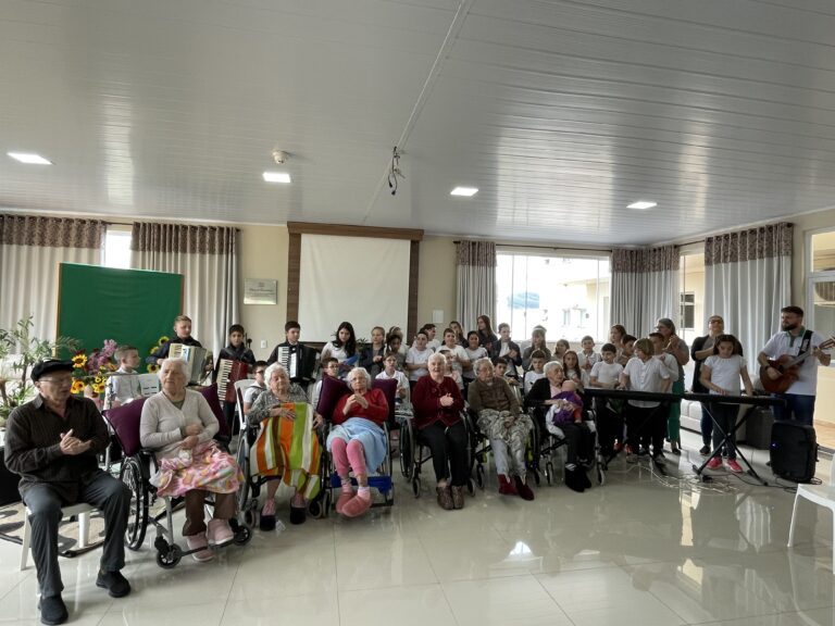 Estudantes De Vespasiano Corrêa Visitam Clinicas Geriátricas