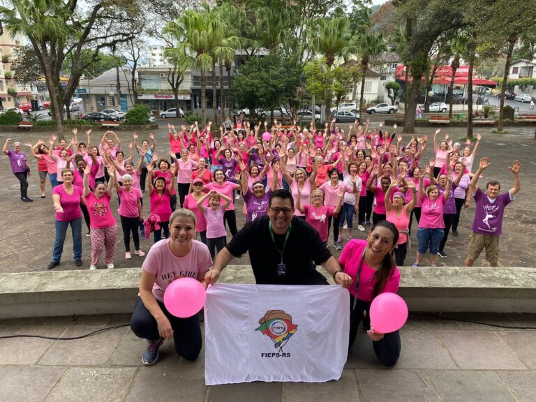 Caminhada encerra ações do Outubro Rosa