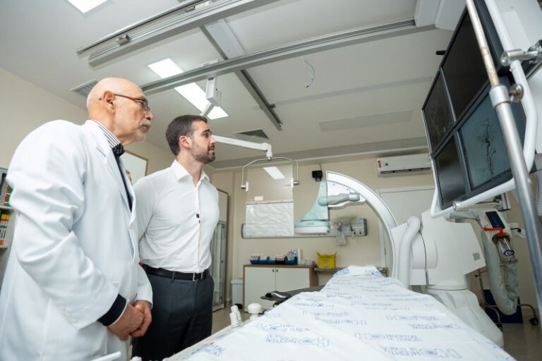 Governador entrega equipamentos para os hospitais de Clínicas e de Olhos de Passo Fundo